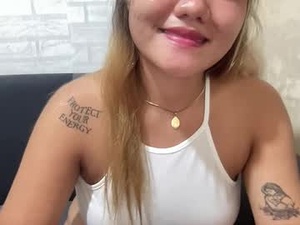 Screenshot from urasianblairexxx webcams