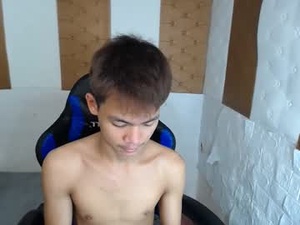 Screenshot from urhotpinoy_izaac webcams
