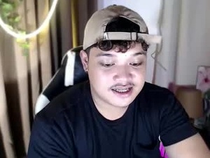 Screenshot from urmilky_shooterxx webcams