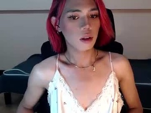 Screenshot from urpetitegirlxxx webcams