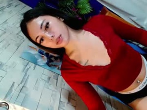 Screenshot from urpinay_girl01 webcams