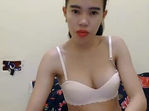 Screenshot from urskinnychix webcams