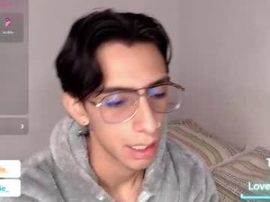 Screenshot from uyukie_ webcams