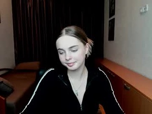 Screenshot from velora_vyxen webcams