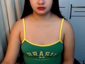 Screenshot from victoriaharper2 webcams