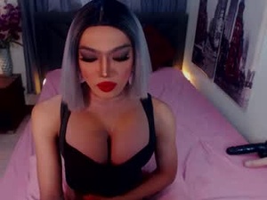 Screenshot from victoriashemales webcams