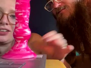 Screenshot from vikingandvixen44 webcams