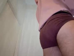 Screenshot from vince111101 webcams