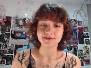 Screenshot from violet_bluee webcams