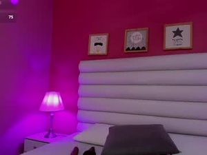 Screenshot from violet_sinclair webcams