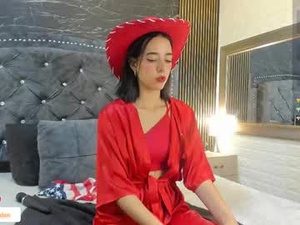 Screenshot from violett__golden webcams