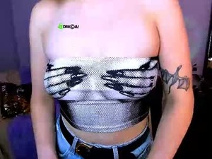 Screenshot from vivian_min webcams