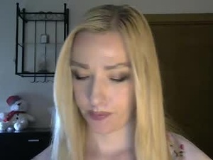 Screenshot from wild_silk_desire webcams
