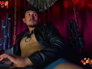 Screenshot from x_heros_x webcams