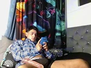 Screenshot from xandrodeluxe webcams
