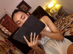 Screenshot from xia_harper webcams