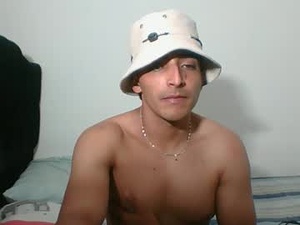 Screenshot from xvibe_hotx_x webcams