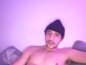 Screenshot from youknowwhoitis412 webcams