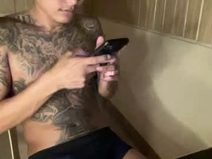 Screenshot from yourasiantattoo_steve webcams