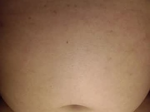 Screenshot from yvie__ webcams