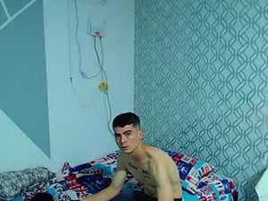 Screenshot from zac_efront webcams