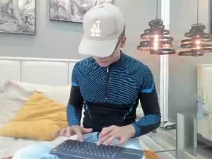 Screenshot from zac_million webcams