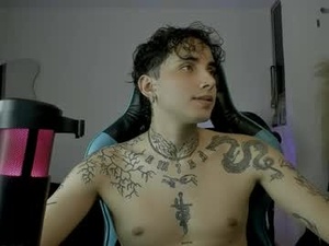 Screenshot from zack_tattoo webcams