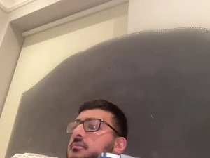Screenshot from zakariyarashid545 webcams