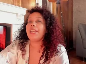 Screenshot from zara_holly_ webcams