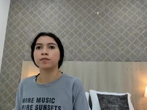 Screenshot from zara_perez webcams