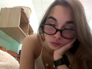 Screenshot from zendaya_kira webcams