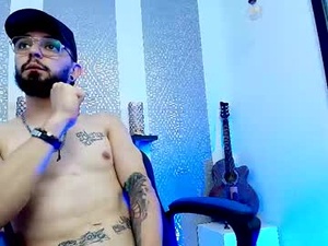 Screenshot from zeus_7070 webcams