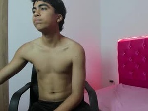 Screenshot from zinhuella420 webcams