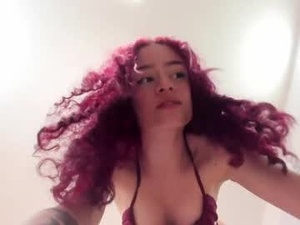 Screenshot from zoe_gale webcams