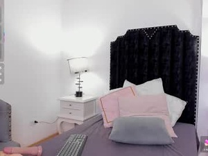 Screenshot from zoe_lee___ webcams