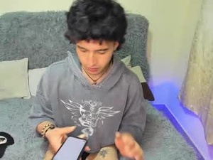 Screenshot from zoren333 webcams