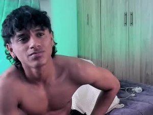 Screenshot from zyzz_1812 webcams