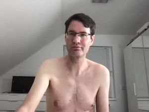 Screenshot from zzz123_cam webcams